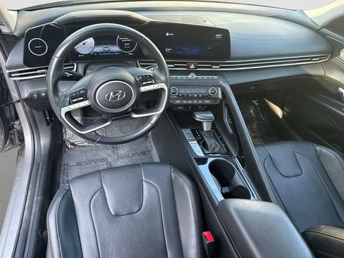 Used 2022 Hyundai Elantra Limited FWD image 17