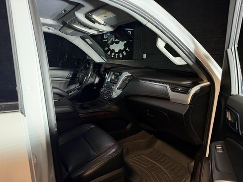 Used 2019 GMC Yukon XL SLT AWD/4WD image 12