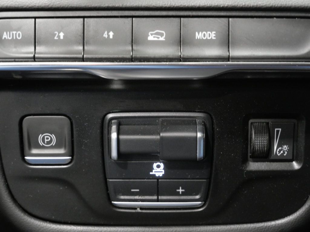 Used 2023 Cadillac Escalade Sport AWD/4WD image 14