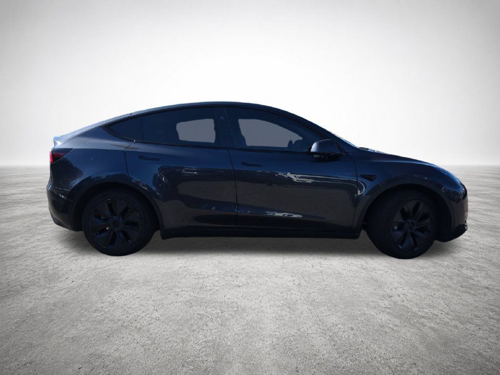 Used 2024 Tesla Model Y Long Range AWD/4WD image 8