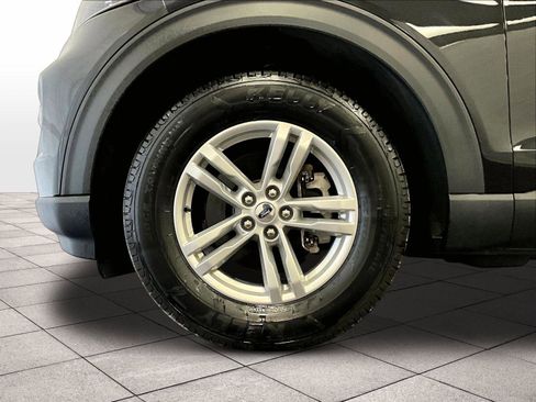 Used 2022 Ford Explorer XLT w/ Equipment Group 202A image 8