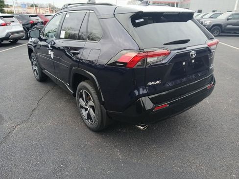 New 2025 Toyota RAV4 SE image 3