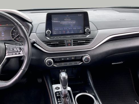 Used 2025 Nissan Altima 2.5 SR FWD image 7