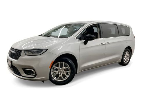 Used 2024 Chrysler Pacifica Touring-L FWD image 1