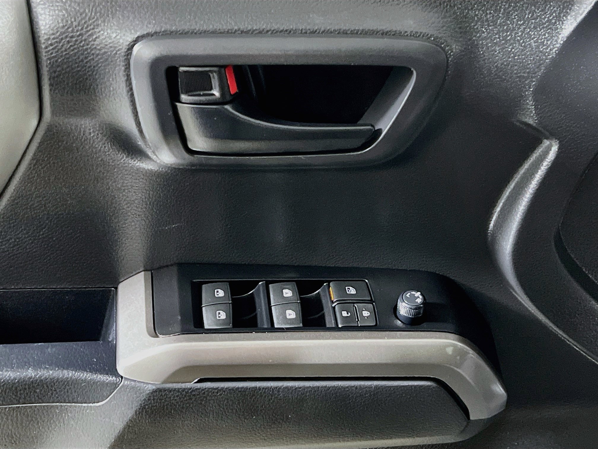 Used 2023 Toyota Tacoma SR5 w/ Technology Package RWD image 17