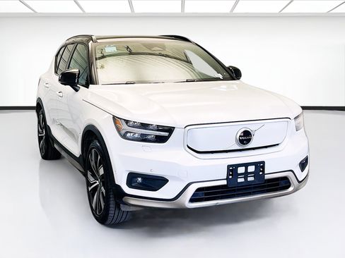 Used 2022 Volvo XC40 P8 Recharge Ultimate image 3