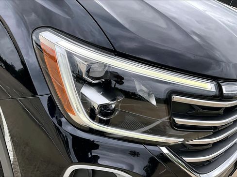 Used 2024 Volkswagen Atlas SE image 28