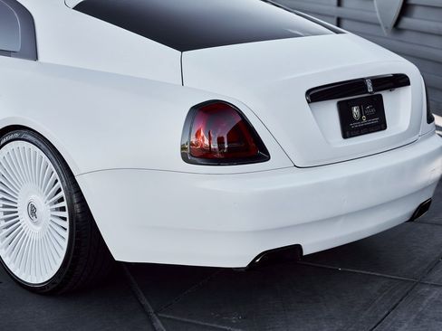 Used 2019 Rolls-Royce Wraith image 11