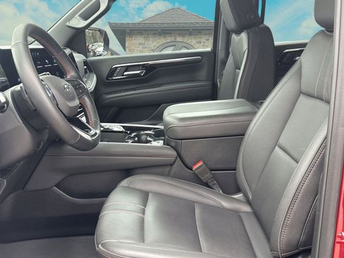 Used 2025 Chevrolet Suburban RST w/ Comfort Package image 4