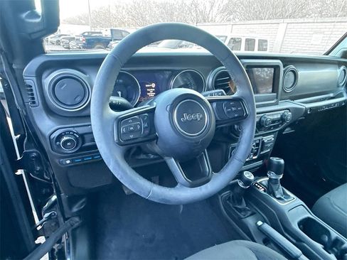 Used 2023 Jeep Wrangler Unlimited image 12