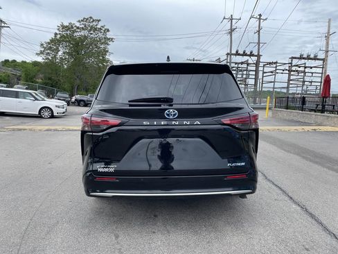 Used 2025 Toyota Sienna Platinum AWD/4WD image 4