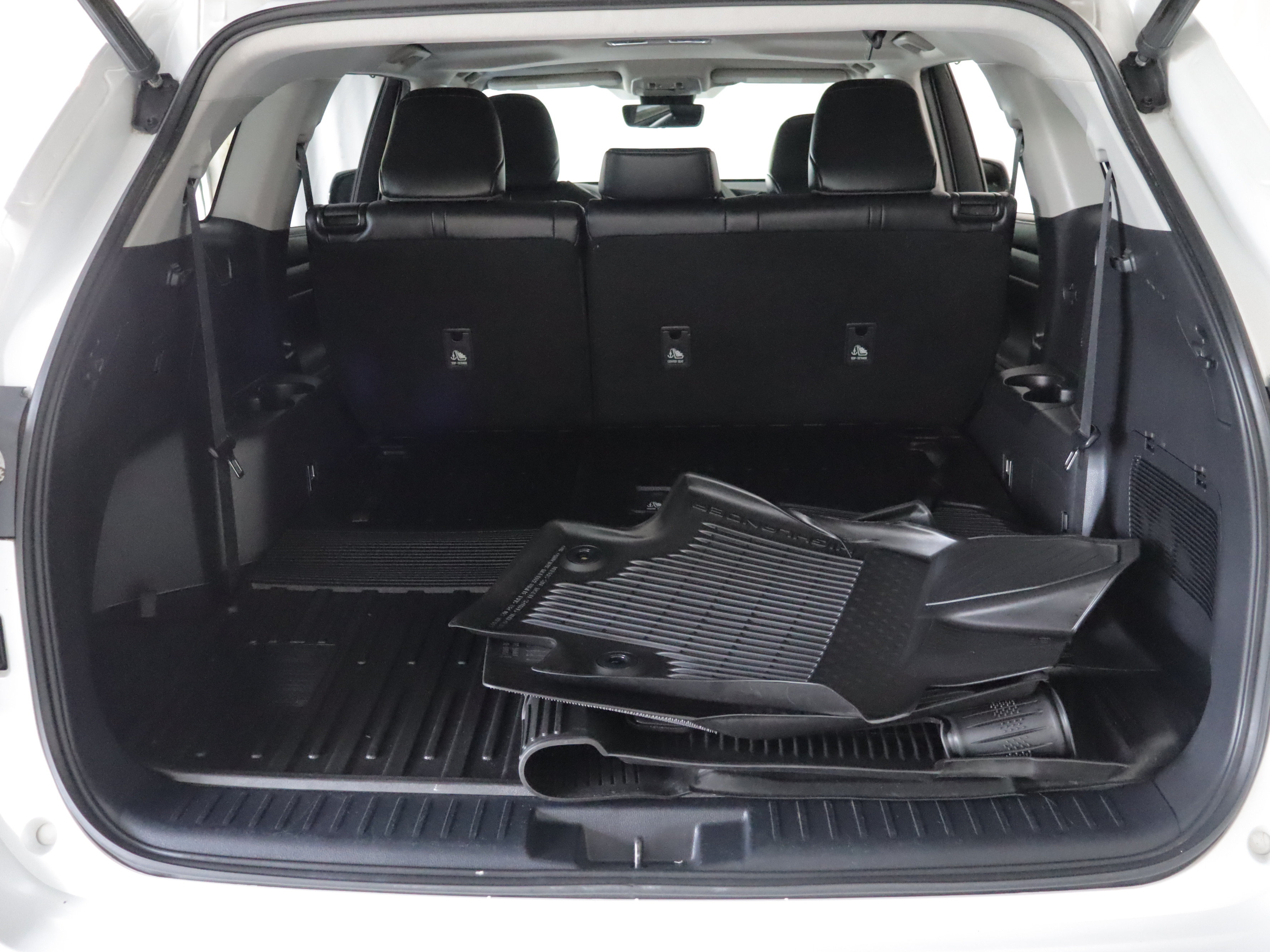 Used 2022 Toyota Highlander XLE AWD/4WD image 24