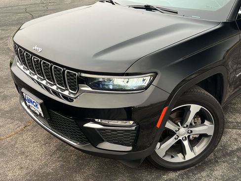 Used 2024 Jeep Grand Cherokee Limited w/ Luxury Tech Group II image 9