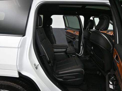 Used 2023 Jeep Grand Cherokee L Summit AWD/4WD image 25