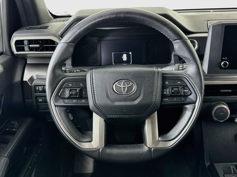 Used 2025 Toyota 4Runner SR5 AWD/4WD image 18