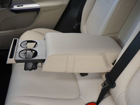 Used 2026 Mercedes-Benz GLC 300 image 27