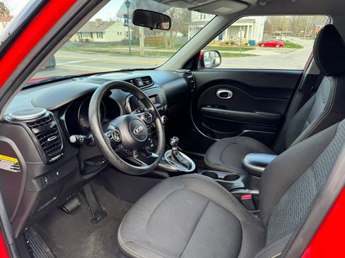 Used 2015 Kia Soul + image 23