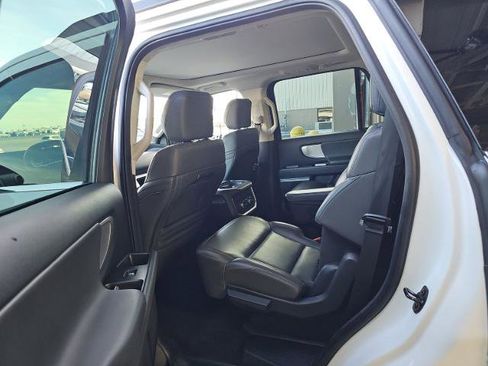 Used 2025 Ford Expedition Active image 7