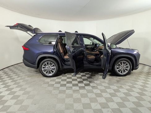 Used 2024 Toyota Grand Highlander AWD image 9