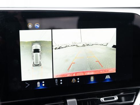 Used 2025 Chevrolet Equinox LT w/ Safety and Technology Package image 4