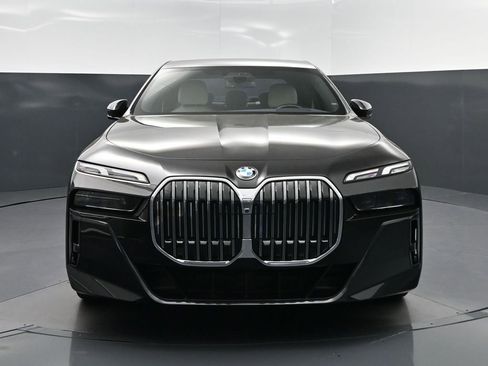 Used 2023 BMW 740i image 10