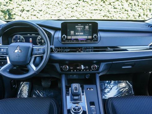 Used 2025 Mitsubishi Outlander ES AWD/4WD image 12