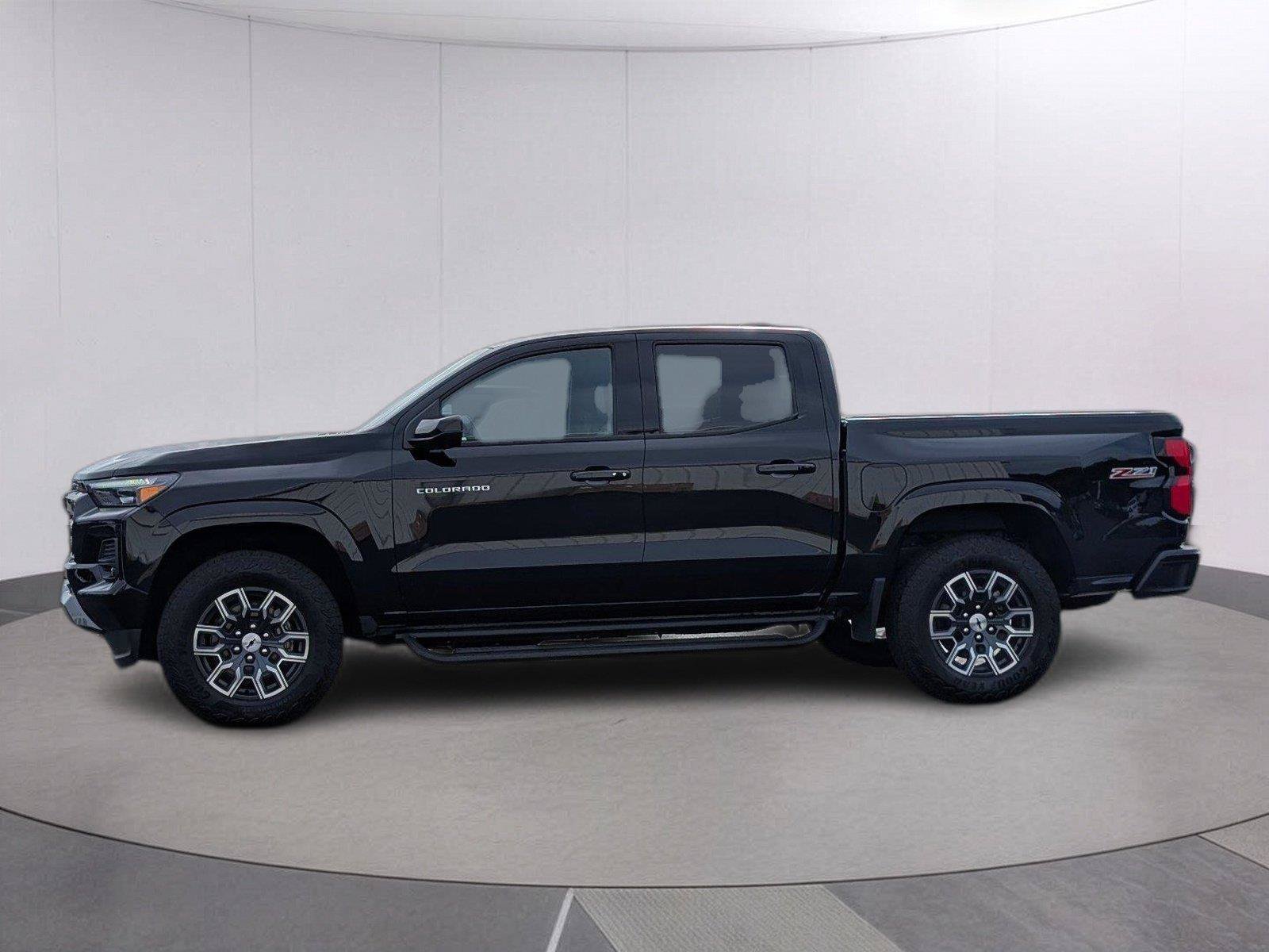 Used 2026 Chevrolet Colorado Z71 w/ Technology Package AWD/4WD image 2