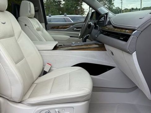 Used 2021 Cadillac Escalade Sport Platinum w/ Heavy-Duty Trailer Package image 18