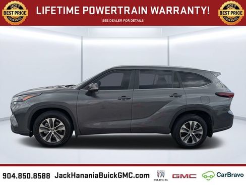 Used 2024 Toyota Highlander XLE AWD/4WD image 6