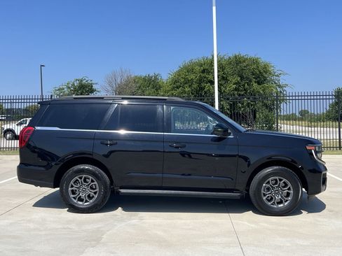 Used 2025 Ford Expedition Active RWD image 3
