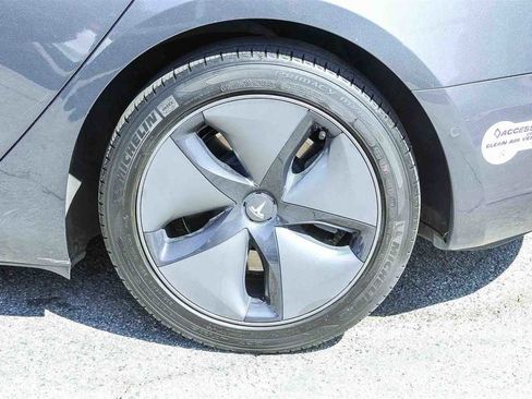 Used 2018 Tesla Model 3 Mid Range image 10