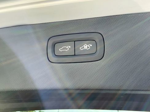 Used 2025 Volvo XC90 B6 Plus AWD/4WD image 19