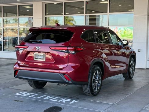 Certified 2023 Toyota Highlander XLE image 12