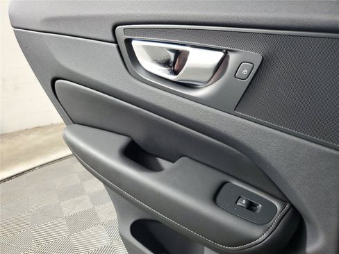 Certified 2025 Volvo XC60 B5 Ultra AWD/4WD image 18
