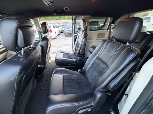 Used 2018 Dodge Grand Caravan SXT FWD image 12