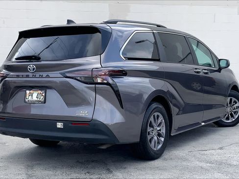 Used 2024 Toyota Sienna XLE FWD image 22