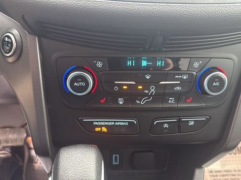 Used 2019 Ford Escape SE image 22