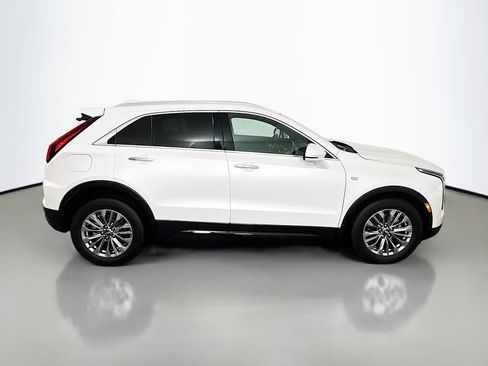 Used 2024 Cadillac XT4 Premium Luxury w/ Technology Package image 8