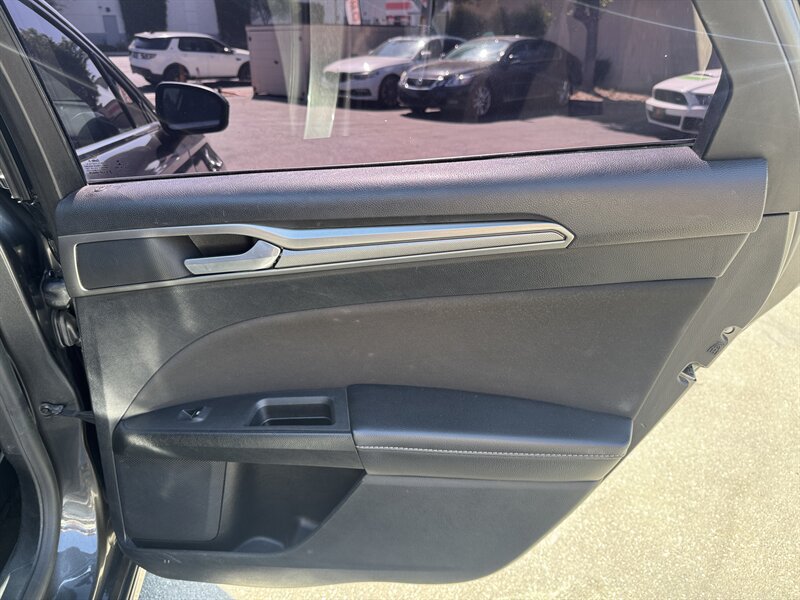 Used 2019 Ford Fusion SE FWD image 35