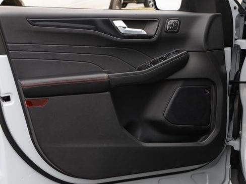 Used 2025 Ford Escape ST-Line Elite w/ Premium Technology Package image 18