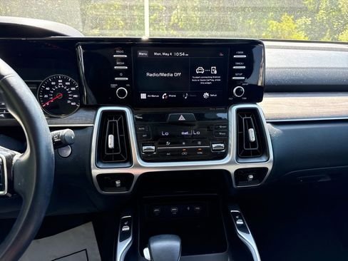 Used 2021 Kia Sorento EX FWD image 19