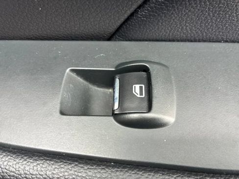 Used 2017 Ford Explorer XLT AWD/4WD image 25