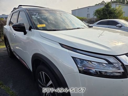 Used 2024 Nissan Pathfinder Platinum AWD/4WD image 4