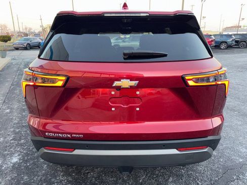 Used 2025 Chevrolet Equinox LT w/ Safety and Technology Package image 4