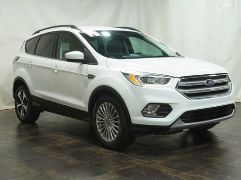 Used 2017 Ford Escape SE w/ Equipment Group 201A AWD/4WD image 1