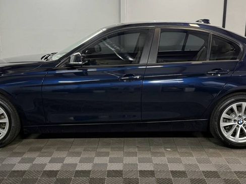 Used 2017 BMW 320i xDrive Sedan AWD/4WD image 4