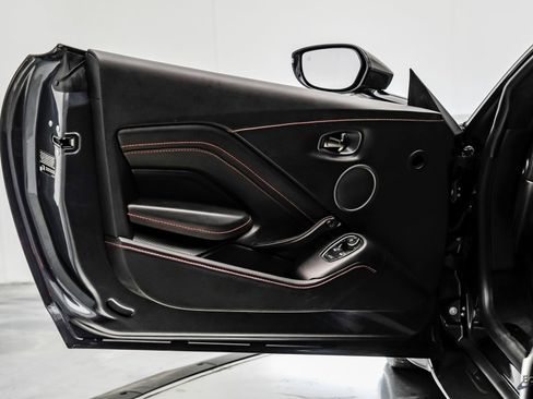 Used 2023 Aston Martin V12 Vantage RWD image 82