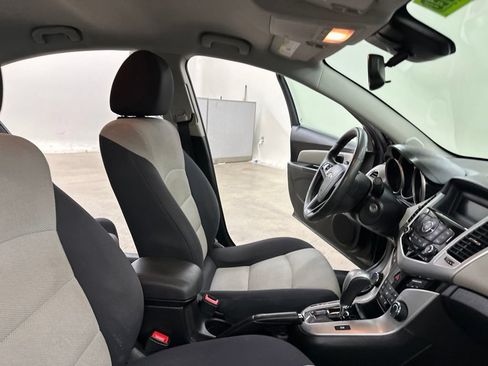 Used 2014 Chevrolet Cruze LS FWD image 23