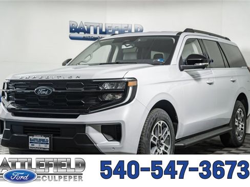 New 2026 Ford Expedition Active image 3