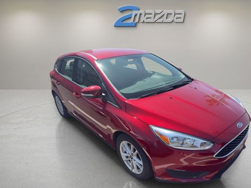 Used 2014 Ford Focus SE w/ SE Sport Package image 4